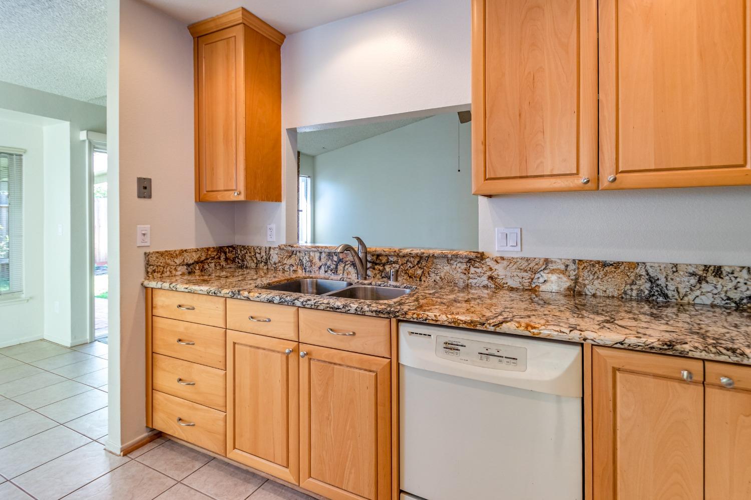 Detail Gallery Image 8 of 25 For 5054 Buffwood Way, Sacramento,  CA 95841 - 4 Beds | 2 Baths