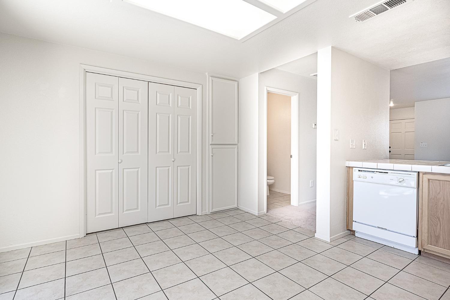 Detail Gallery Image 11 of 25 For 565 Lincoln Ave #D,  Modesto,  CA 95354 - 2 Beds | 1/1 Baths