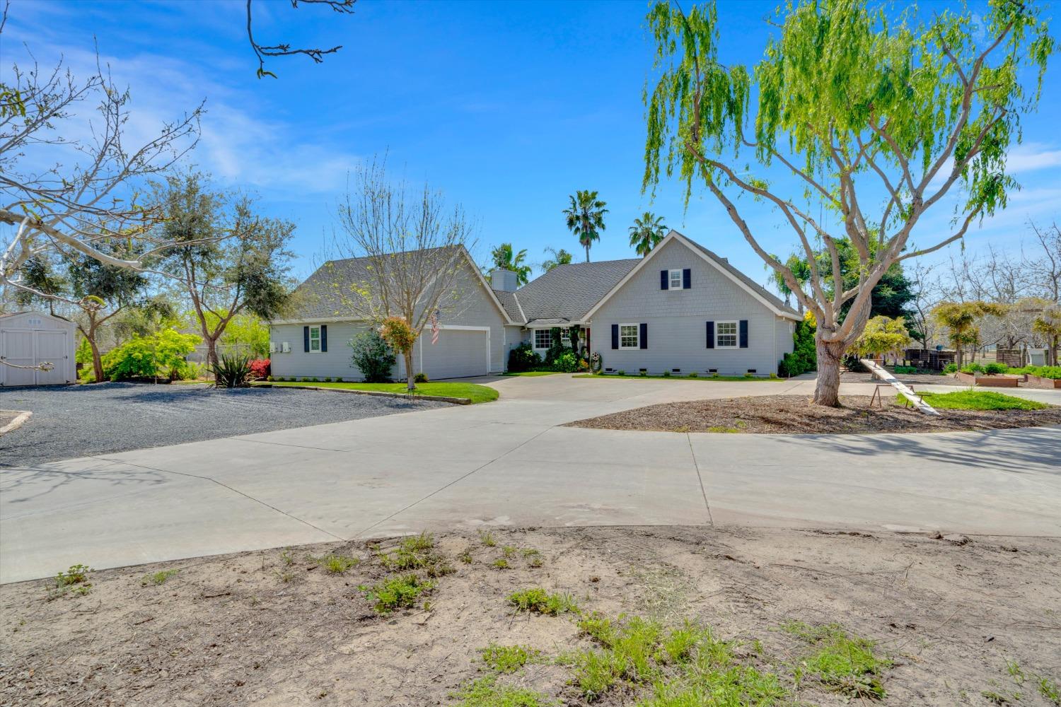 Detail Gallery Image 2 of 49 For 18151 Seidner Ave, Escalon,  CA 95320 - 3 Beds | 2/1 Baths