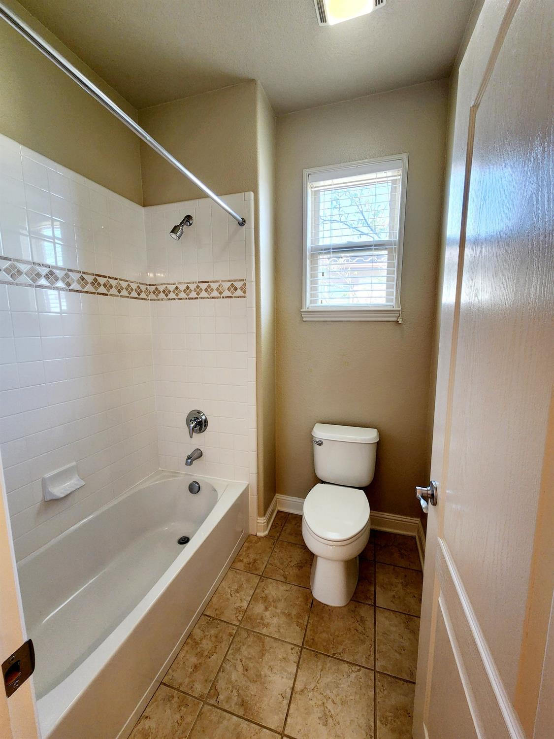 Detail Gallery Image 37 of 38 For 3895 Rollins Ct, West Sacramento,  CA 95691 - 5 Beds | 3/1 Baths