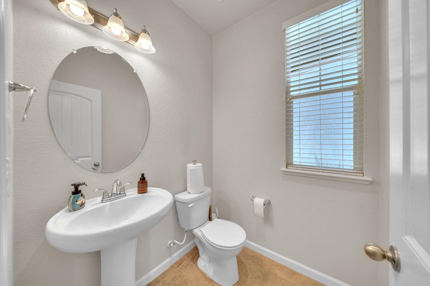 Detail Gallery Image 18 of 38 For 3825 Lookout Dr, Modesto,  CA 95355 - 3 Beds | 2/1 Baths