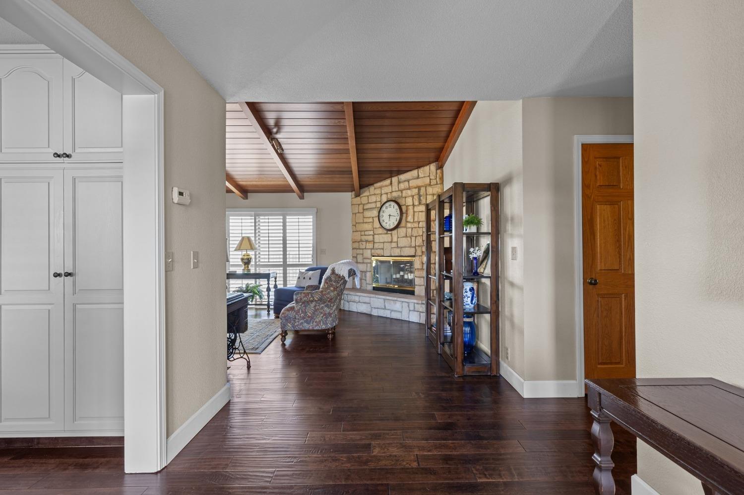 Detail Gallery Image 6 of 49 For 229 Ridgecrest Ct, Sutter Creek,  CA 95685 - 3 Beds | 2/1 Baths