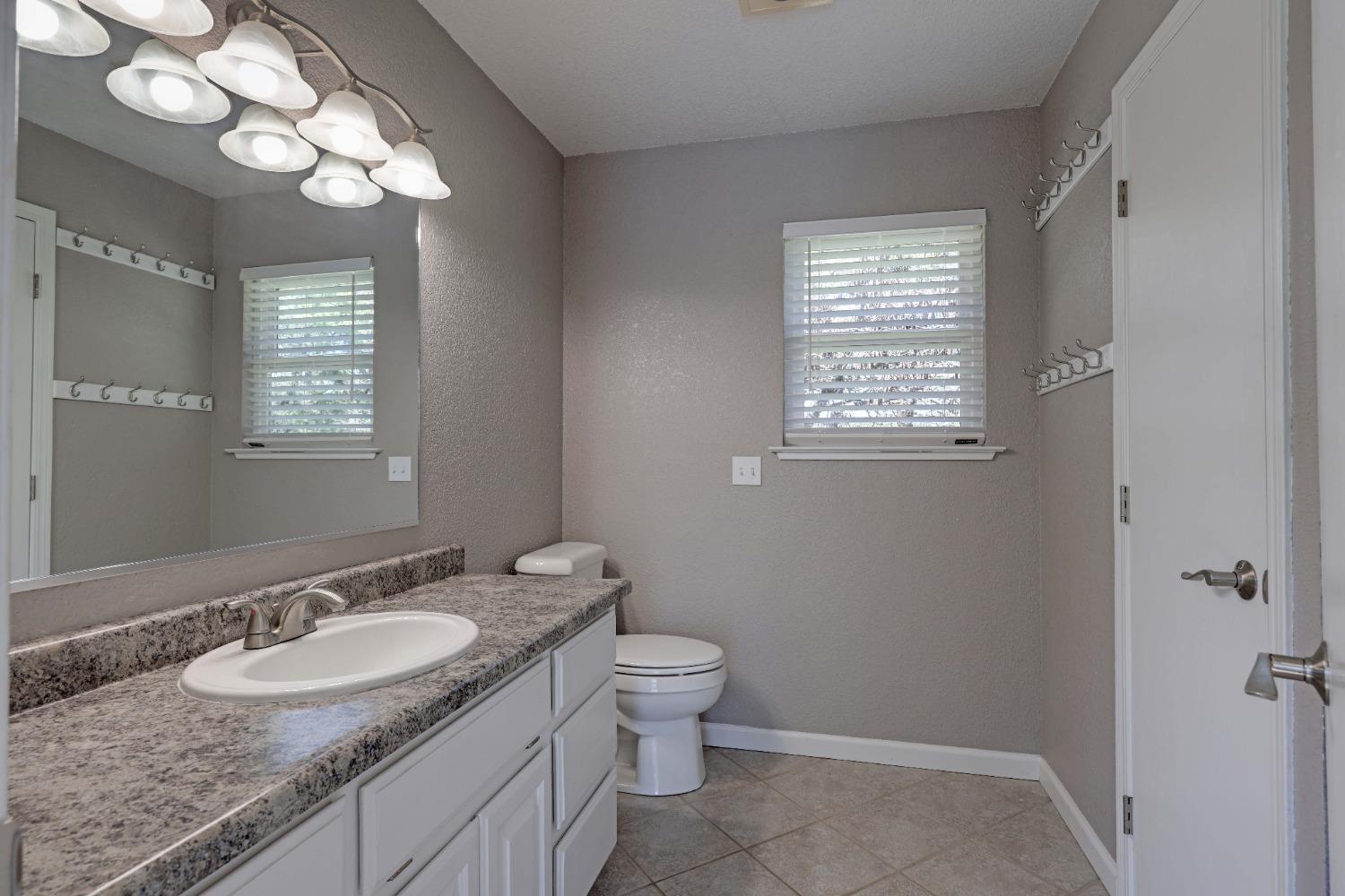 Detail Gallery Image 45 of 89 For 13875 Moss Rock Dr, Auburn,  CA 95602 - 5 Beds | 4/1 Baths