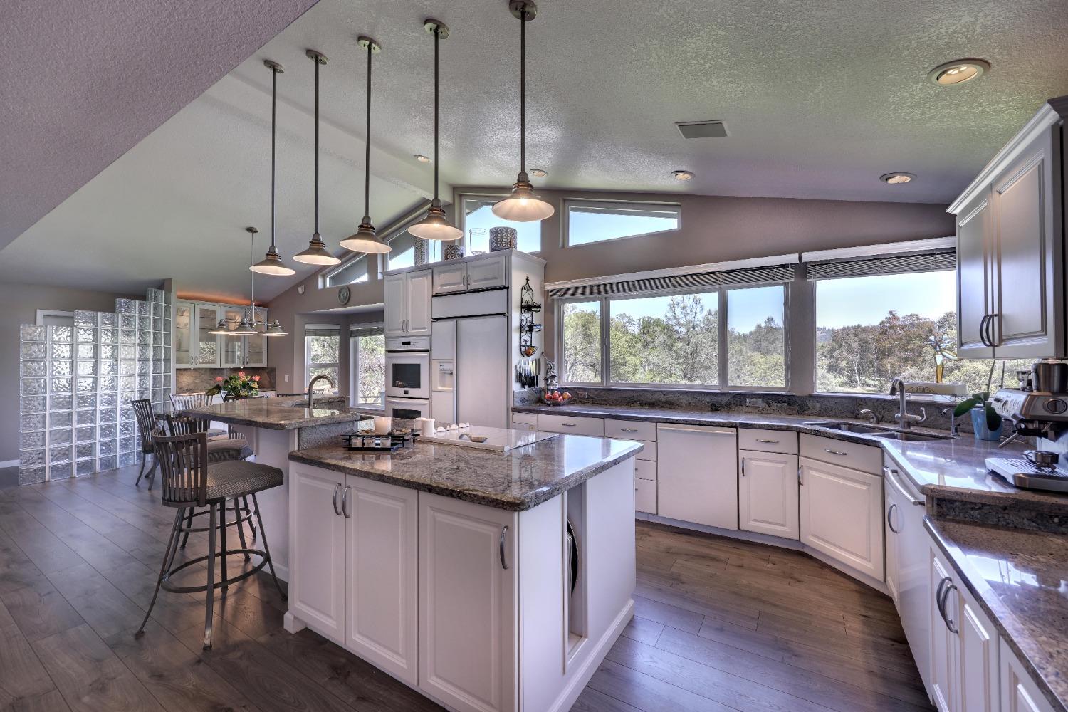 Detail Gallery Image 10 of 89 For 13875 Moss Rock Dr, Auburn,  CA 95602 - 5 Beds | 4/1 Baths
