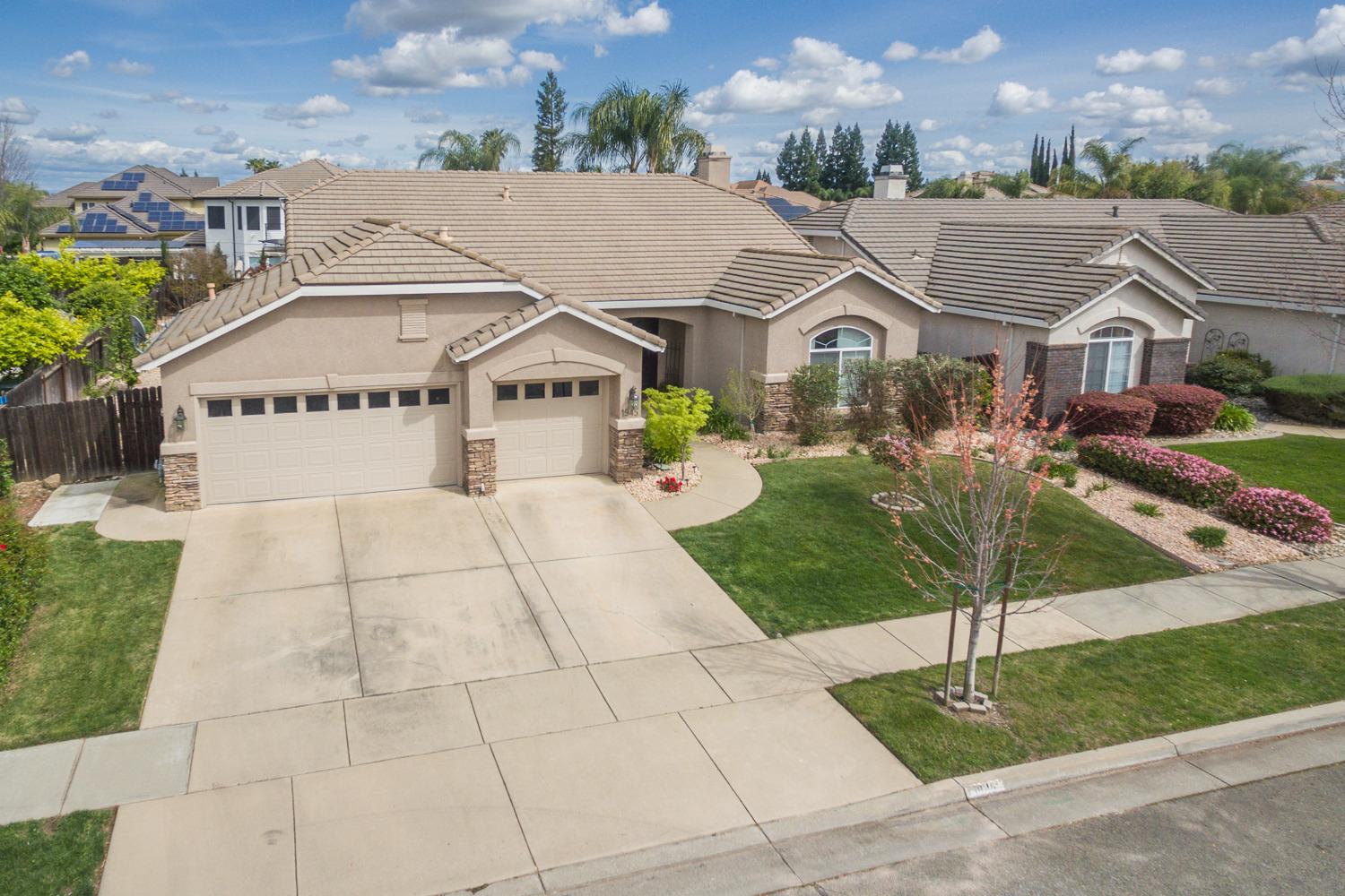 Detail Gallery Image 2 of 65 For 1945 Tres Picos Dr, Yuba City,  CA 95993 - 3 Beds | 2 Baths