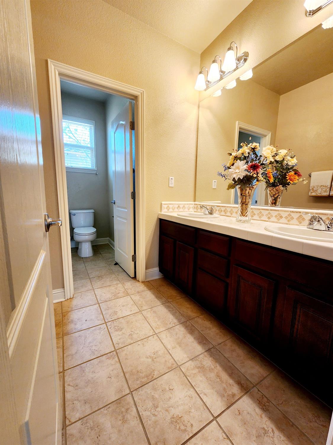 Detail Gallery Image 36 of 38 For 3895 Rollins Ct, West Sacramento,  CA 95691 - 5 Beds | 3/1 Baths