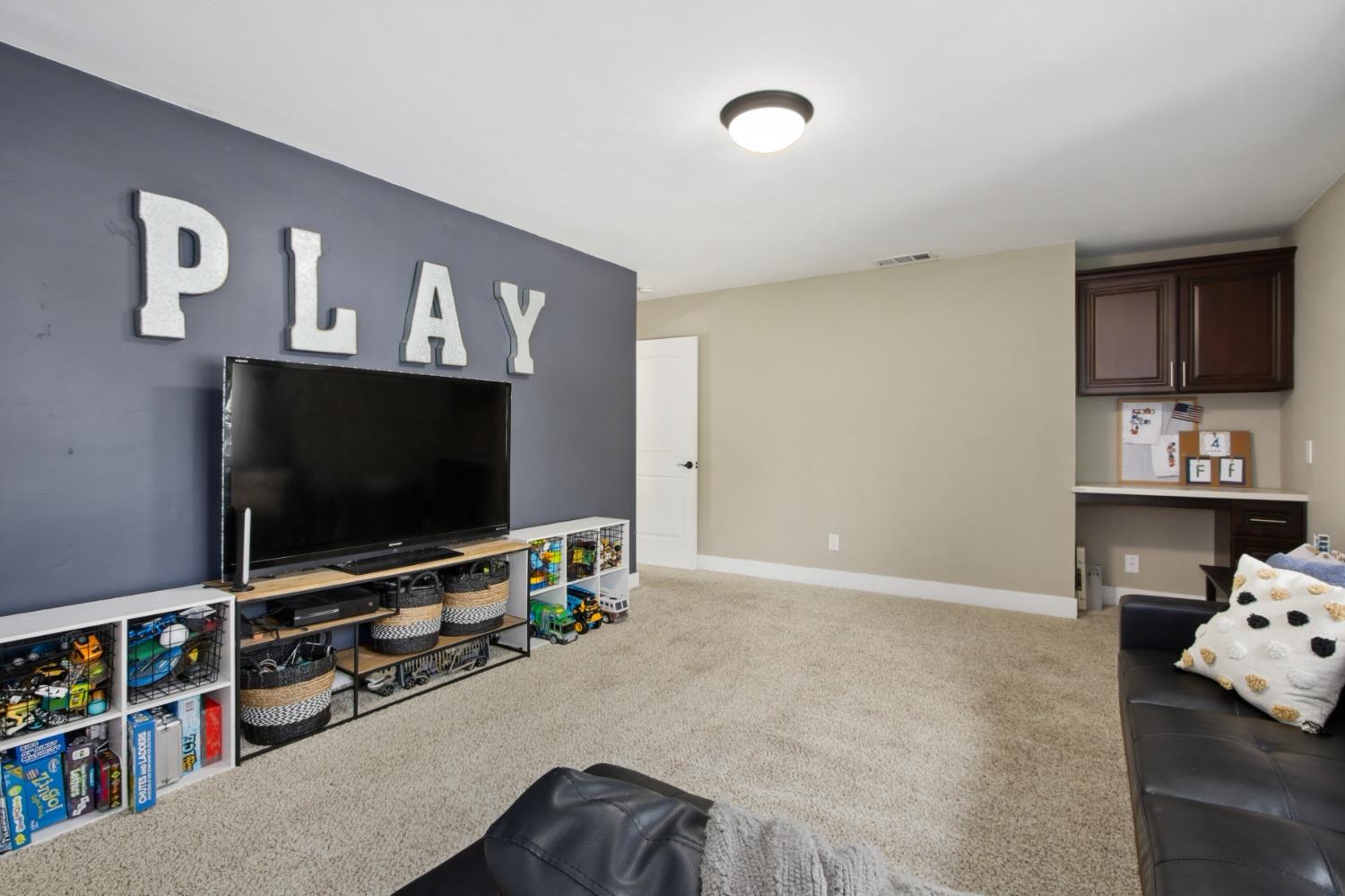 Detail Gallery Image 26 of 48 For 8748 Blinman Way, Fair Oaks,  CA 95628 - 4 Beds | 2/1 Baths