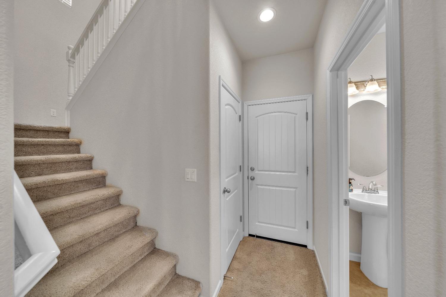 Detail Gallery Image 17 of 38 For 3825 Lookout Dr, Modesto,  CA 95355 - 3 Beds | 2/1 Baths