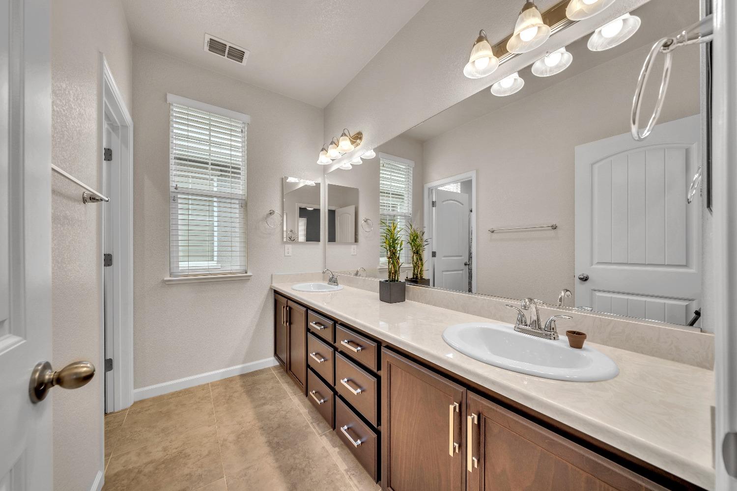 Detail Gallery Image 26 of 38 For 3825 Lookout Dr, Modesto,  CA 95355 - 3 Beds | 2/1 Baths