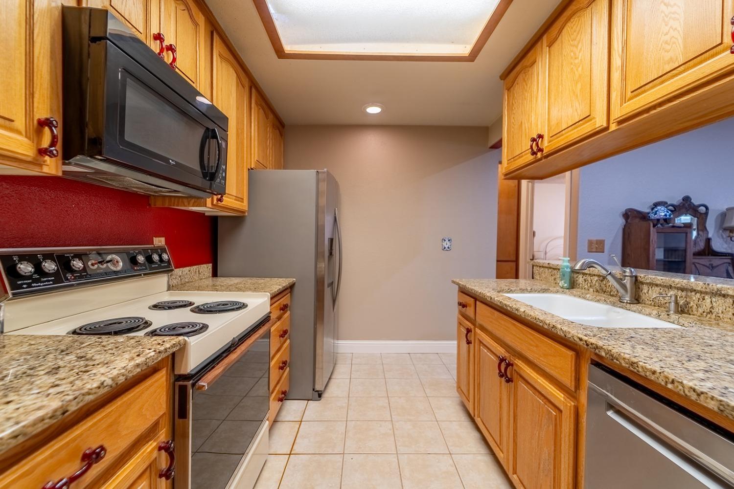 Detail Gallery Image 13 of 29 For 1200 Lakewood Ave #4,  Modesto,  CA 95355 - 2 Beds | 2 Baths