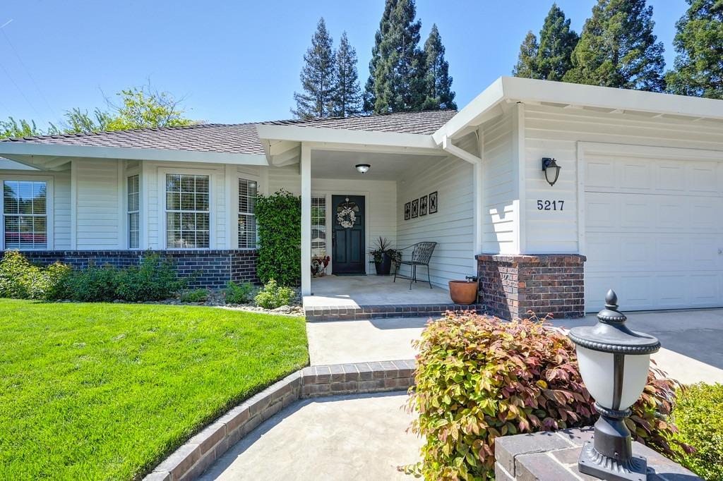 Photo of 5217 Blossomwood Ct in Fair Oaks, CA