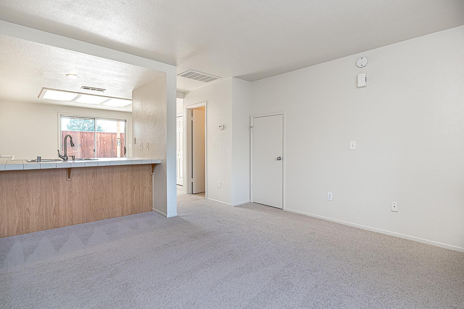 Detail Gallery Image 7 of 25 For 565 Lincoln Ave #D,  Modesto,  CA 95354 - 2 Beds | 1/1 Baths