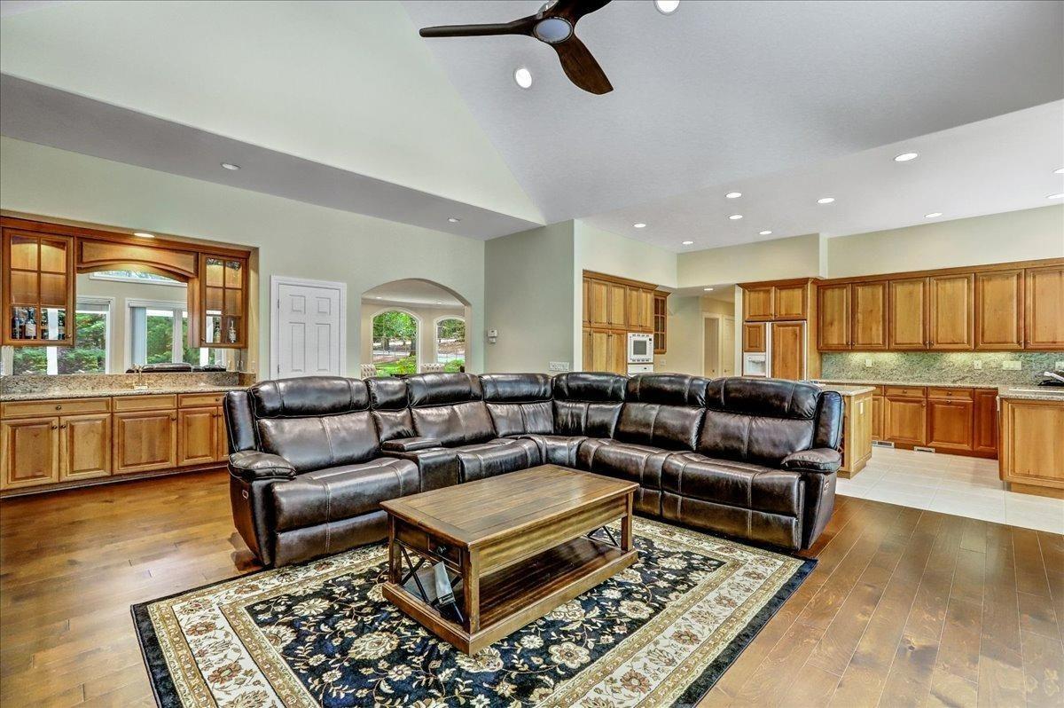 Detail Gallery Image 19 of 57 For 13033 Somerset, Grass Valley,  CA 95945 - 3 Beds | 3/1 Baths