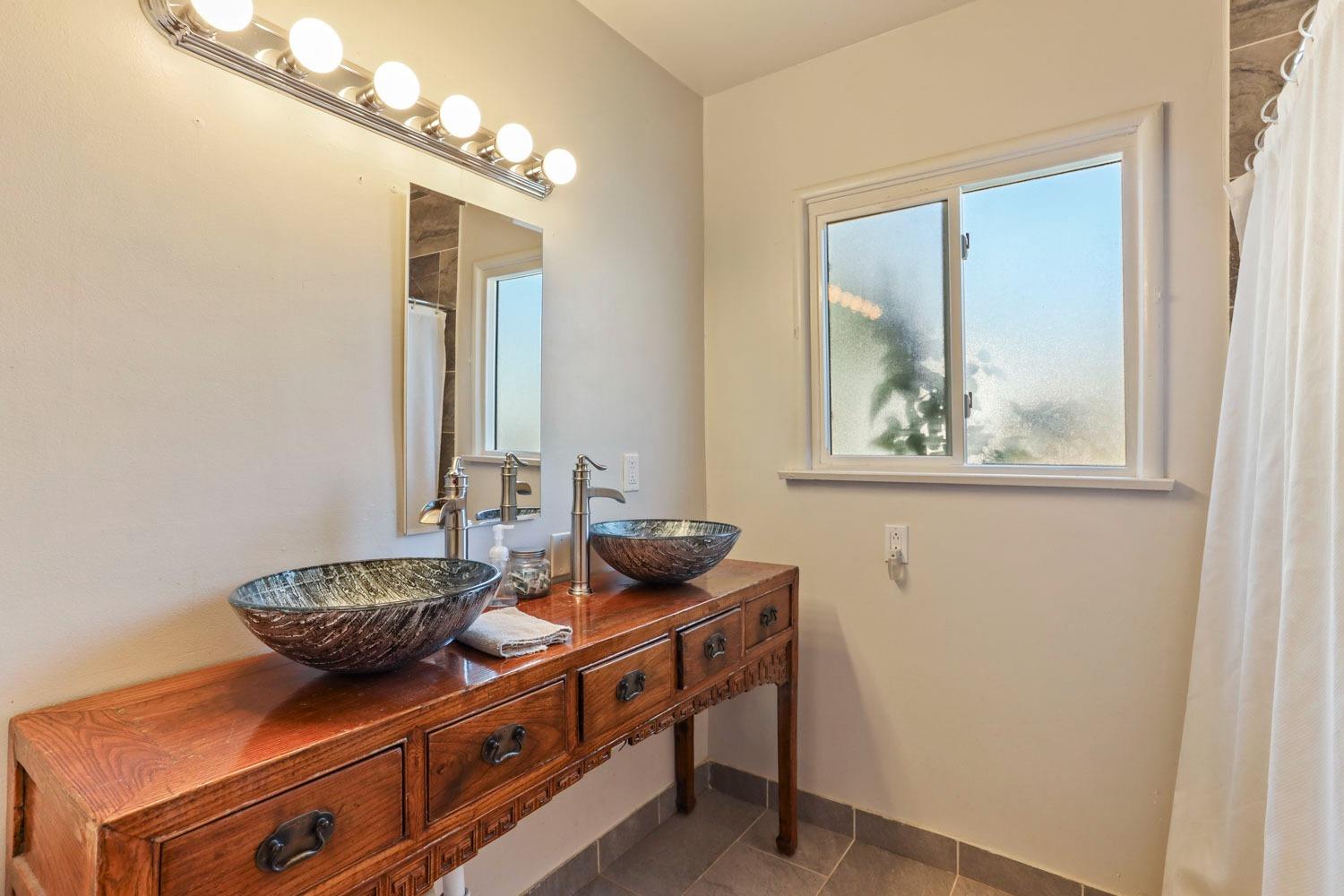 Detail Gallery Image 5 of 33 For 216 N Western Ave, Waterford,  CA 95386 - 2 Beds | 1/1 Baths