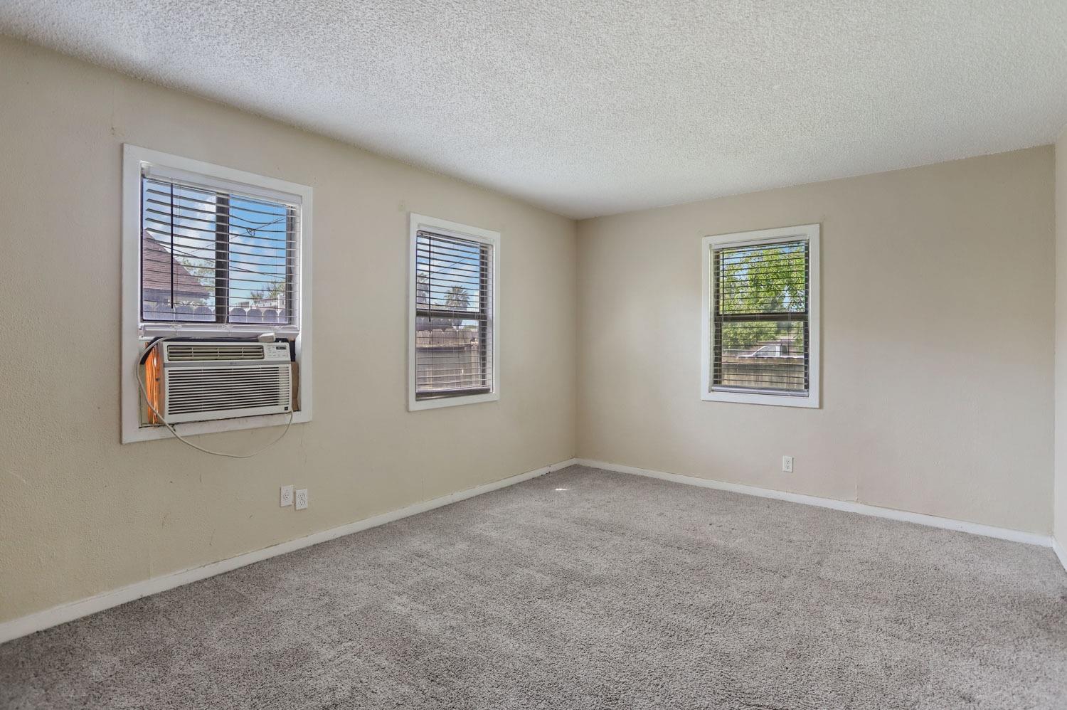Detail Gallery Image 4 of 31 For 2636 E Harding Way, Stockton,  CA 95205 - 2 Beds | 1 Baths