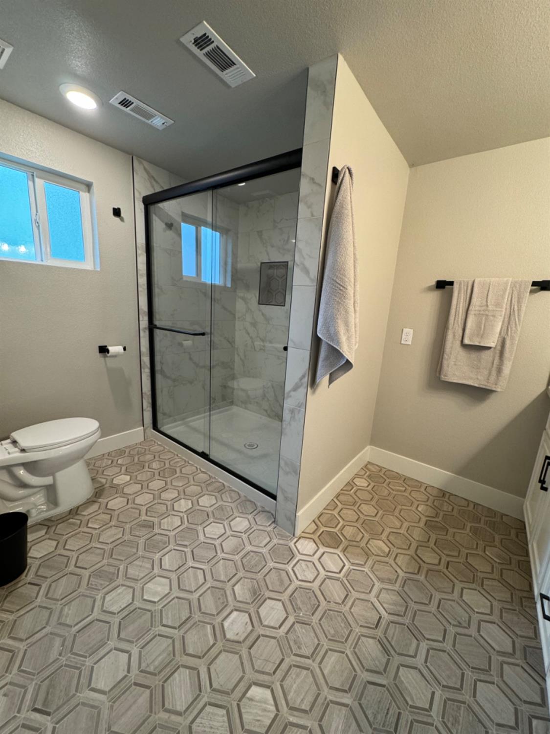 Detail Gallery Image 12 of 22 For 1309 Suzanne Ave, Modesto,  CA 95350 - 3 Beds | 2 Baths