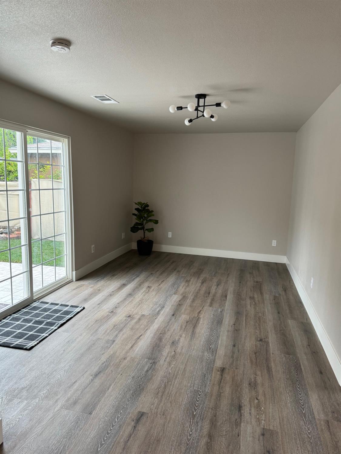Detail Gallery Image 9 of 22 For 1309 Suzanne Ave, Modesto,  CA 95350 - 3 Beds | 2 Baths