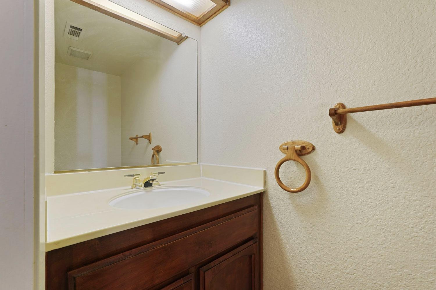 Detail Gallery Image 21 of 52 For 1994 Whitney St, Stockton,  CA 95210 - 3 Beds | 2/1 Baths