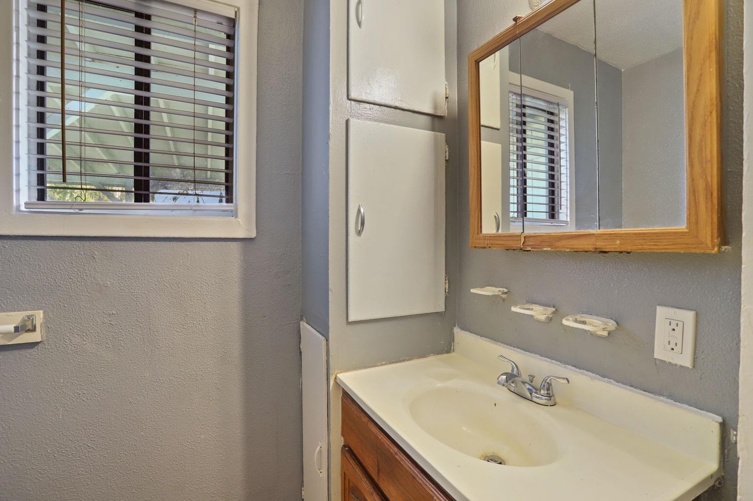 Detail Gallery Image 11 of 31 For 2636 E Harding Way, Stockton,  CA 95205 - 2 Beds | 1 Baths
