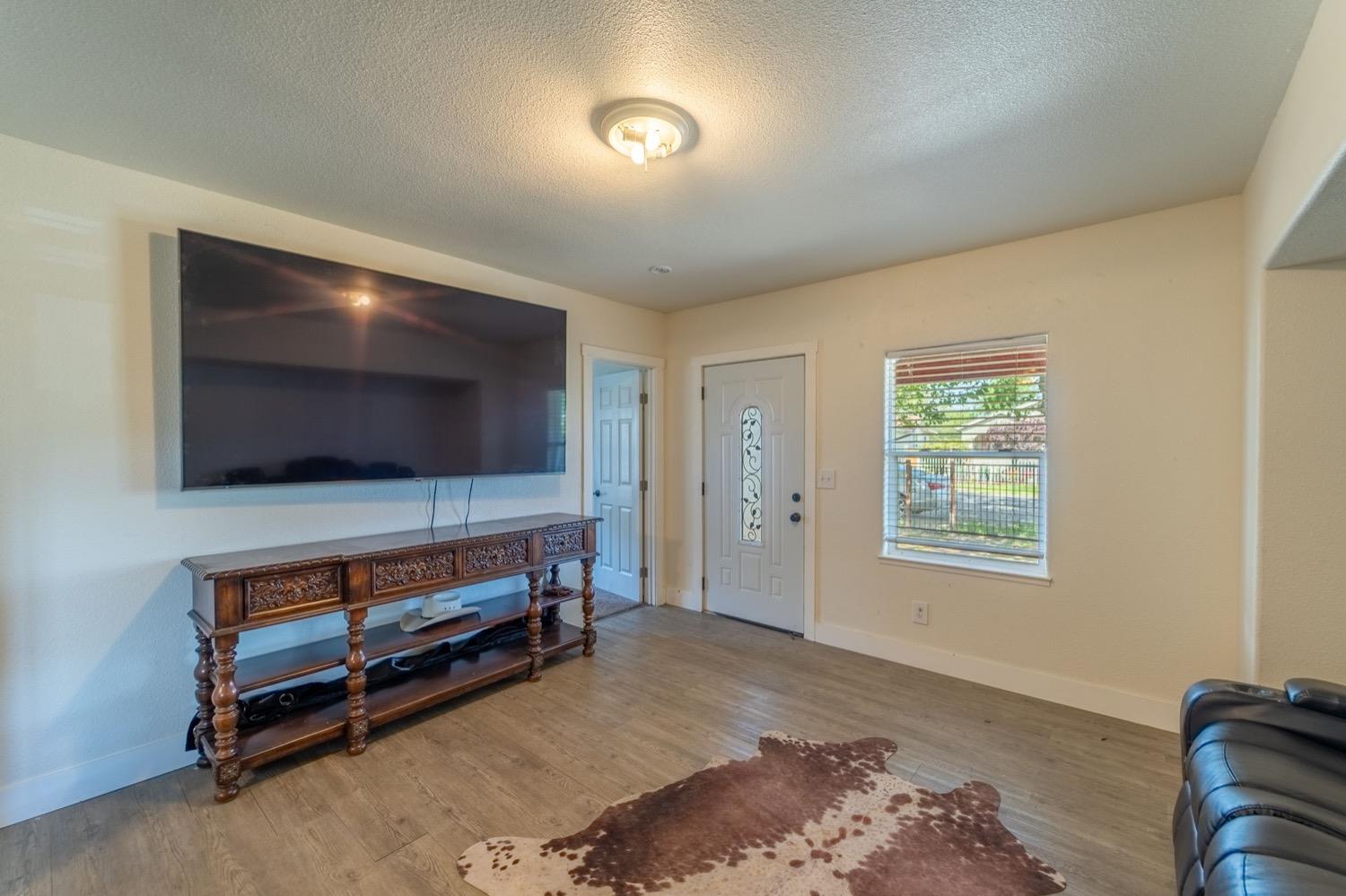 Detail Gallery Image 6 of 19 For 8022 S Willow St, French Camp,  CA 95231 - 2 Beds | 2 Baths