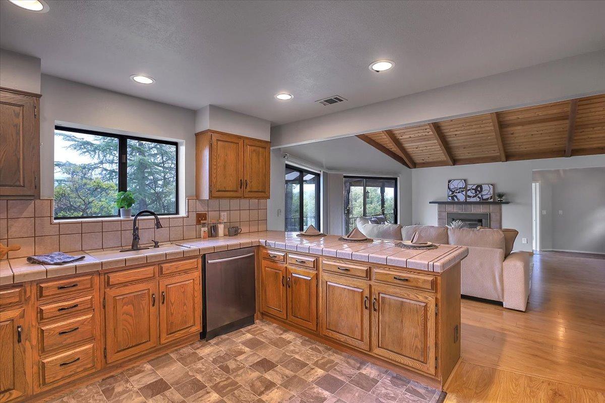 Detail Gallery Image 14 of 71 For 11817 Warbler Way, Penn Valley,  CA 95946 - 4 Beds | 3 Baths