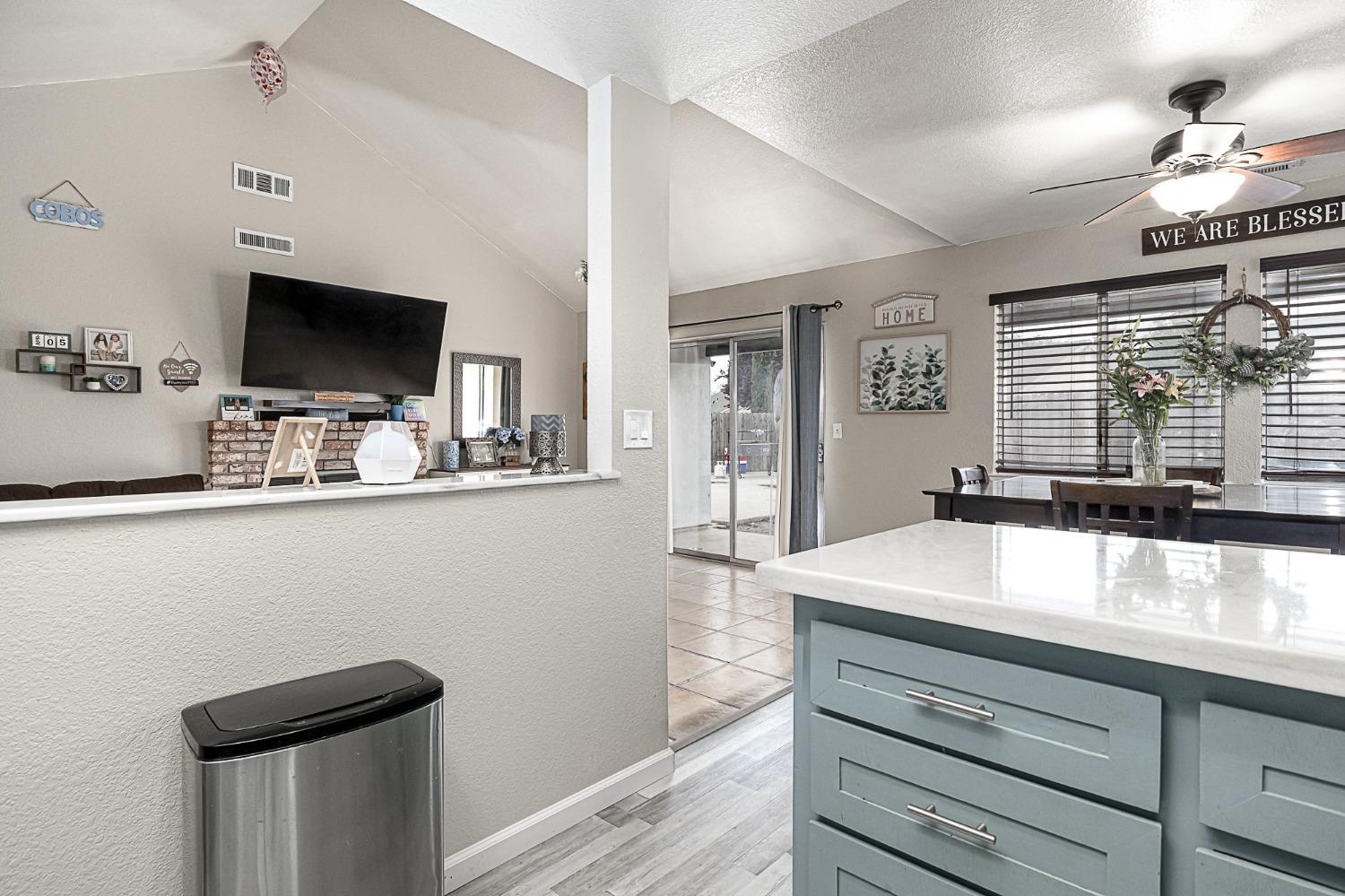 Detail Gallery Image 9 of 22 For 13302 Amy Ct, Waterford,  CA 95386 - 3 Beds | 2 Baths