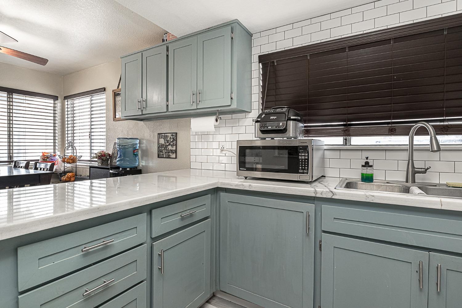 Detail Gallery Image 8 of 22 For 13302 Amy Ct, Waterford,  CA 95386 - 3 Beds | 2 Baths