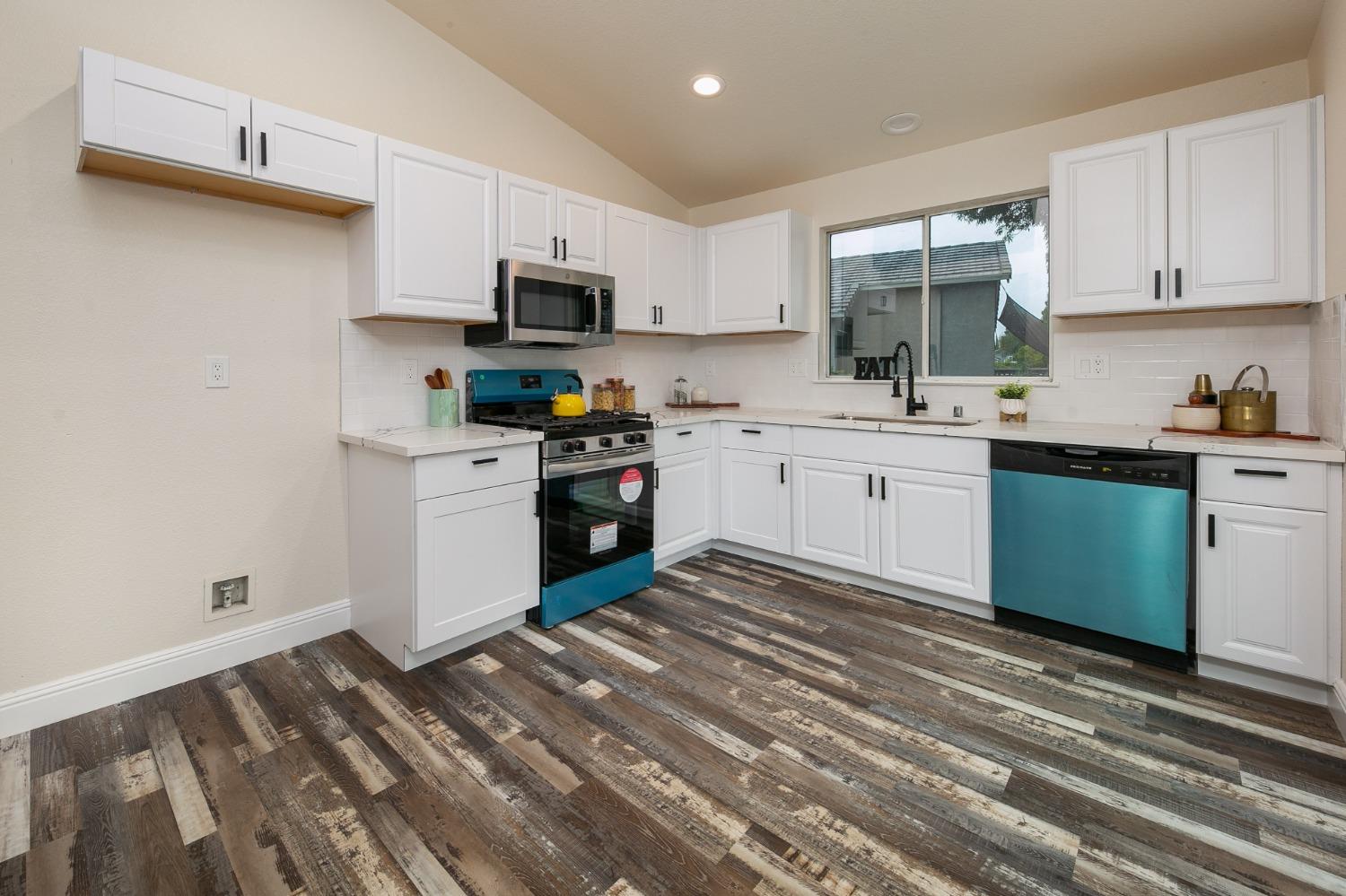 Detail Gallery Image 13 of 38 For 3518 Pottery Ct, Stockton,  CA 95206 - 4 Beds | 2/1 Baths