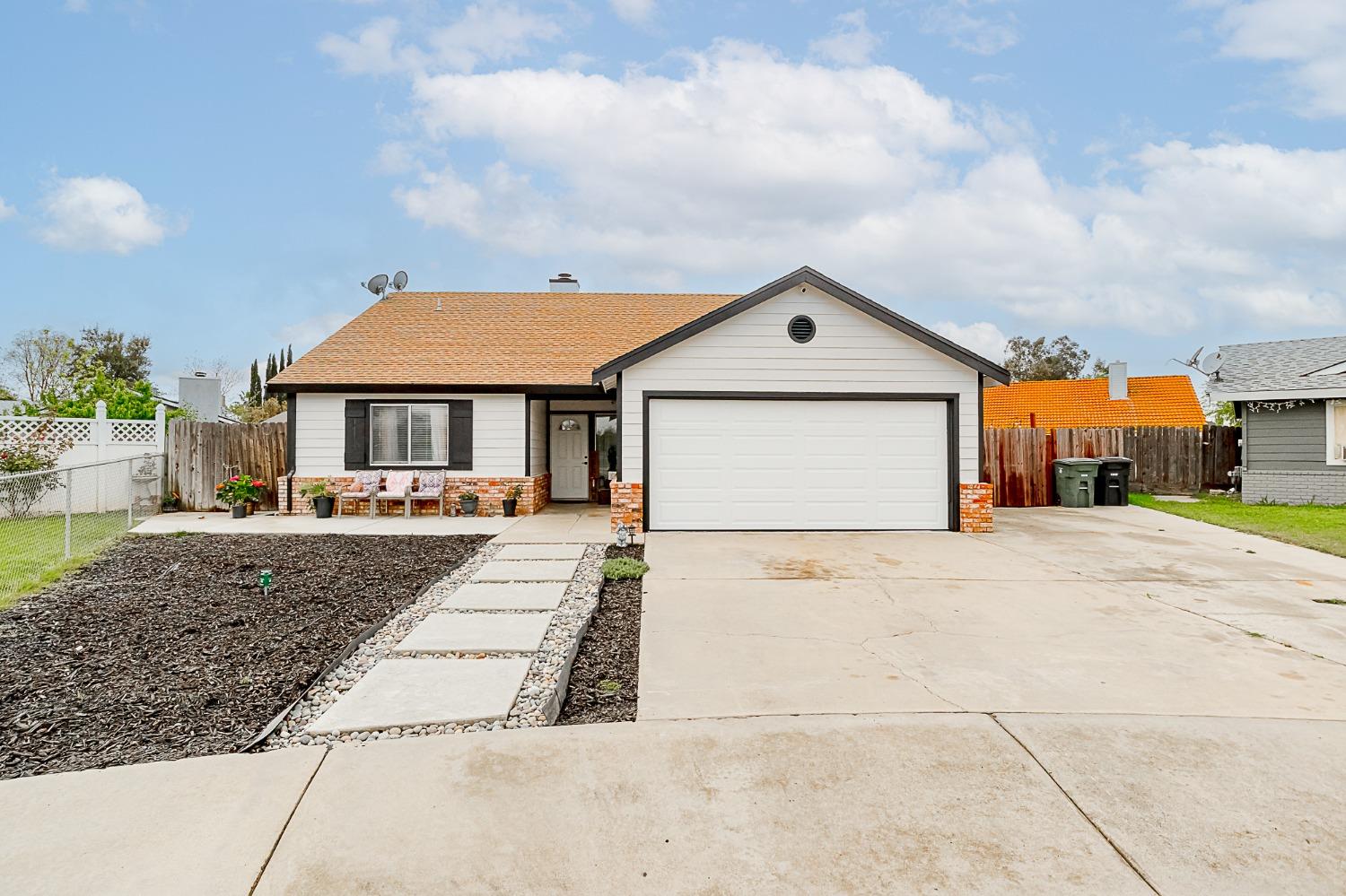 Detail Gallery Image 1 of 22 For 13302 Amy Ct, Waterford,  CA 95386 - 3 Beds | 2 Baths
