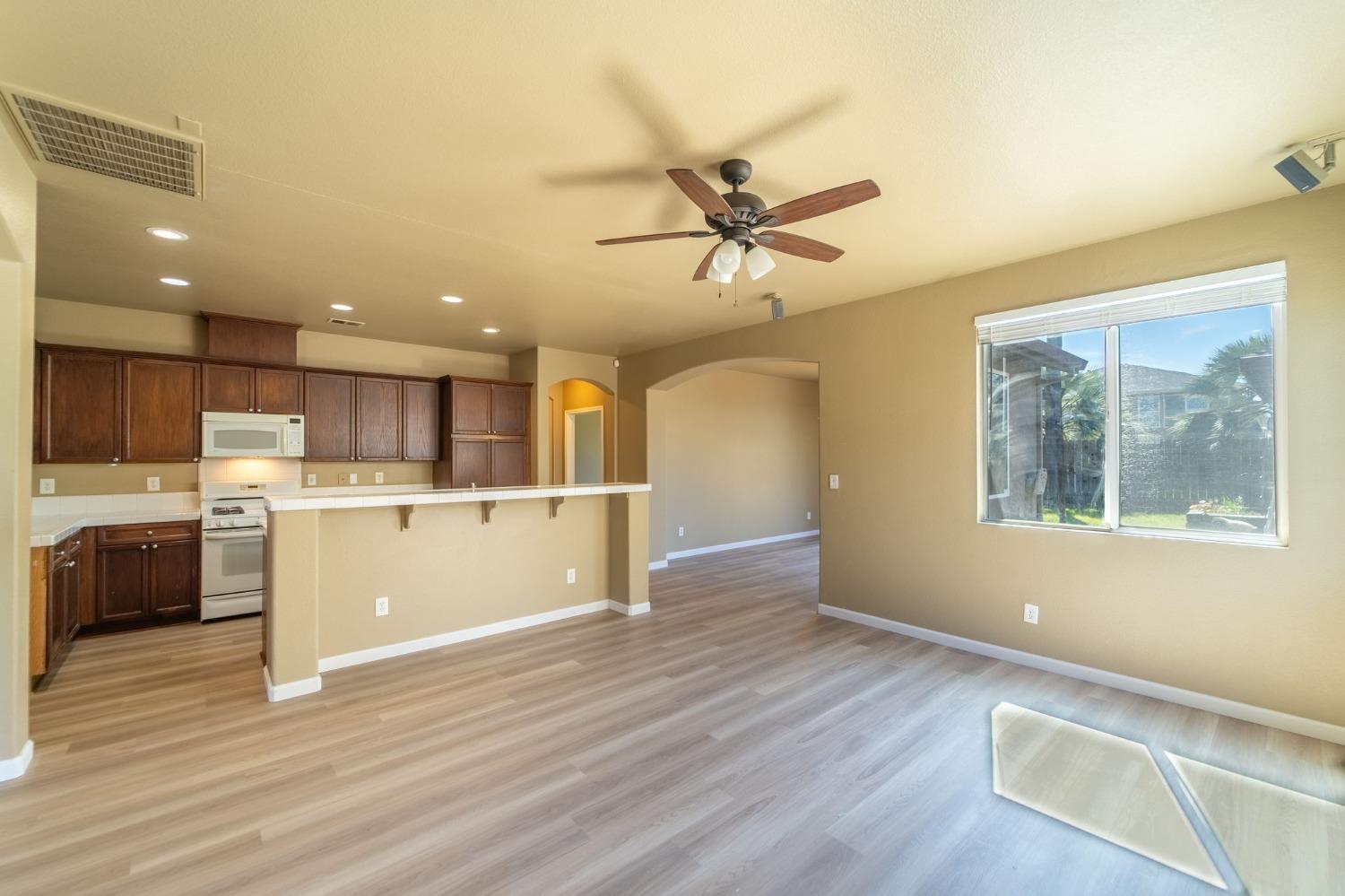 Detail Gallery Image 12 of 30 For 1535 Irvin Ct, Oakdale,  CA 95361 - 3 Beds | 2 Baths