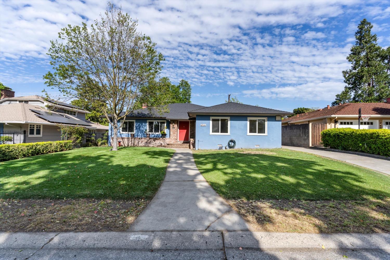 Photo of 4531 S Land Park Dr in Sacramento, CA