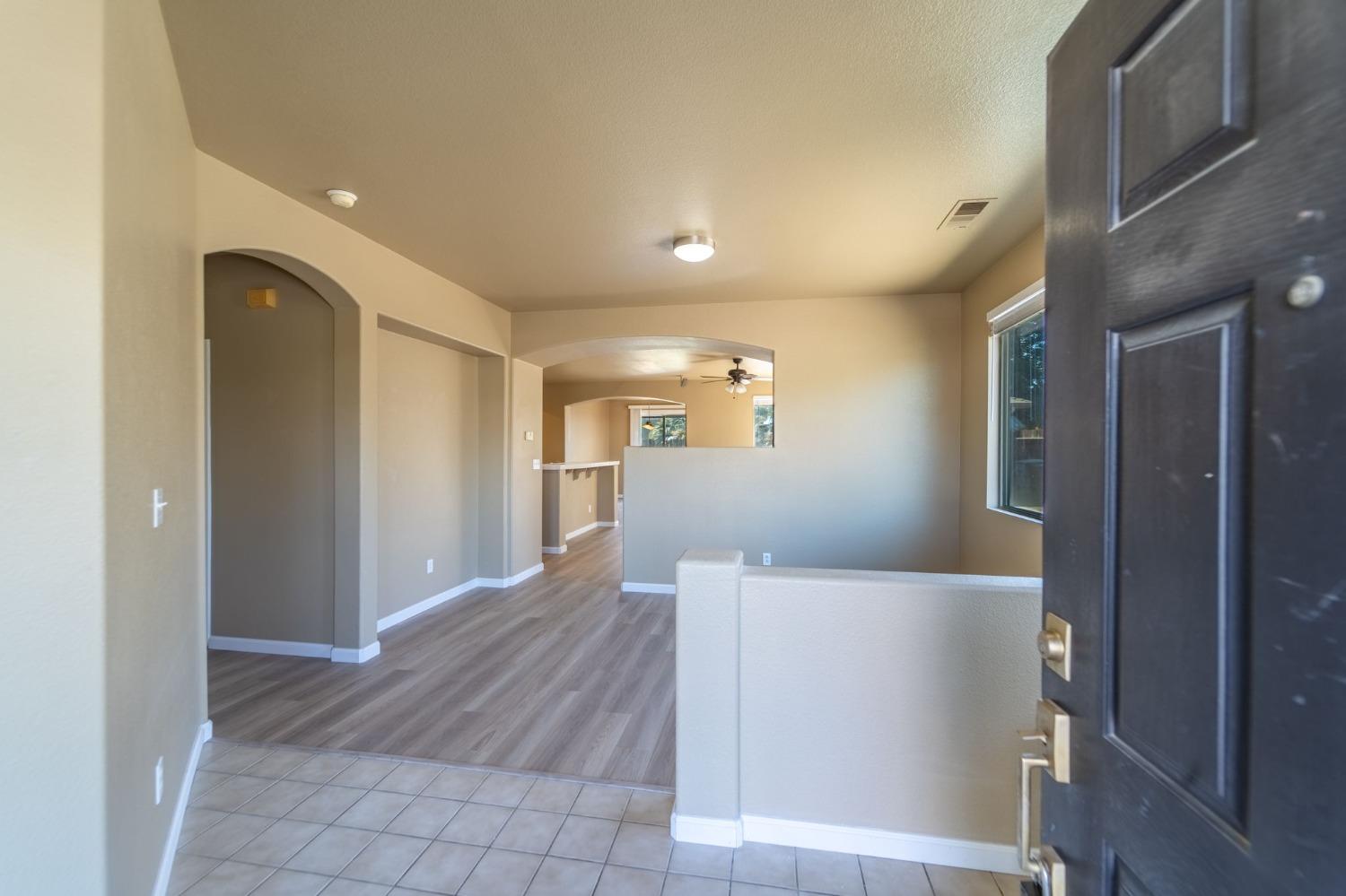 Detail Gallery Image 5 of 30 For 1535 Irvin Ct, Oakdale,  CA 95361 - 3 Beds | 2 Baths