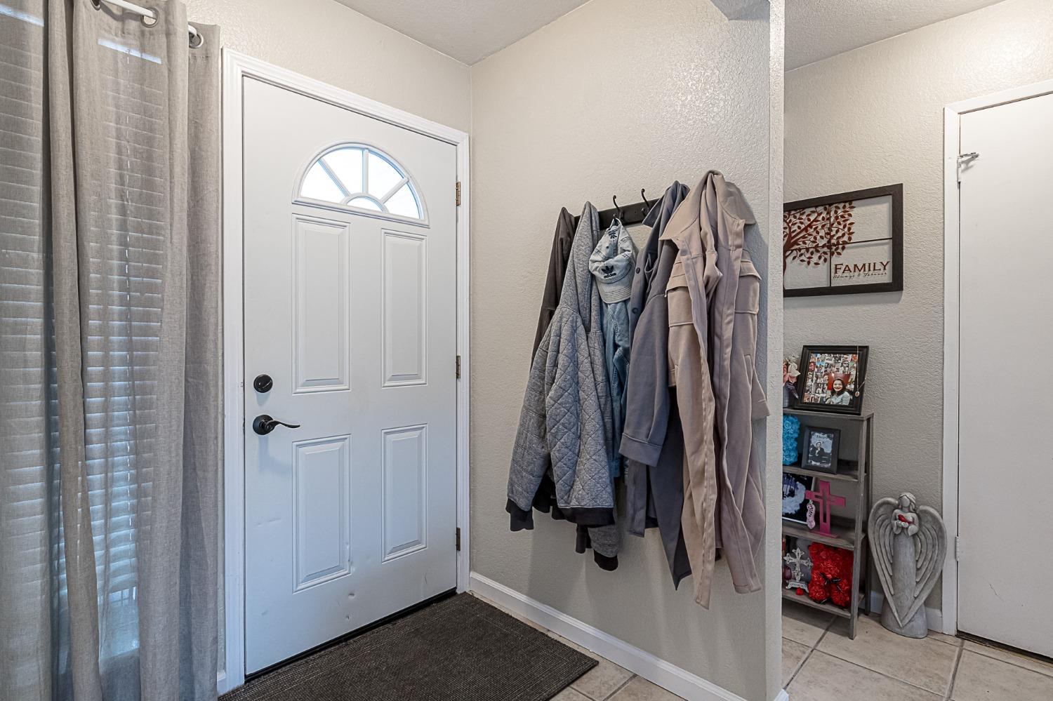Detail Gallery Image 10 of 22 For 13302 Amy Ct, Waterford,  CA 95386 - 3 Beds | 2 Baths