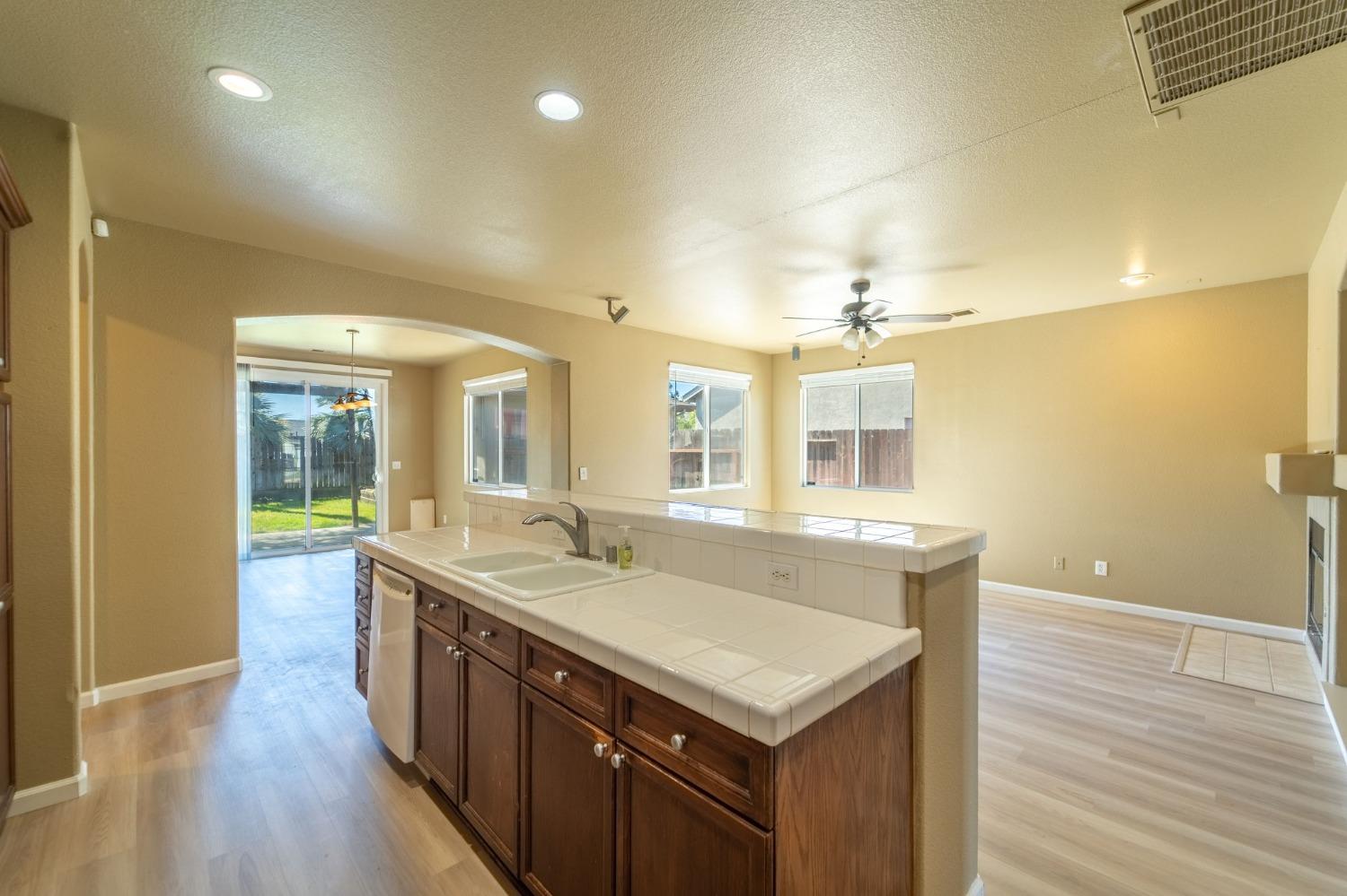 Detail Gallery Image 14 of 30 For 1535 Irvin Ct, Oakdale,  CA 95361 - 3 Beds | 2 Baths