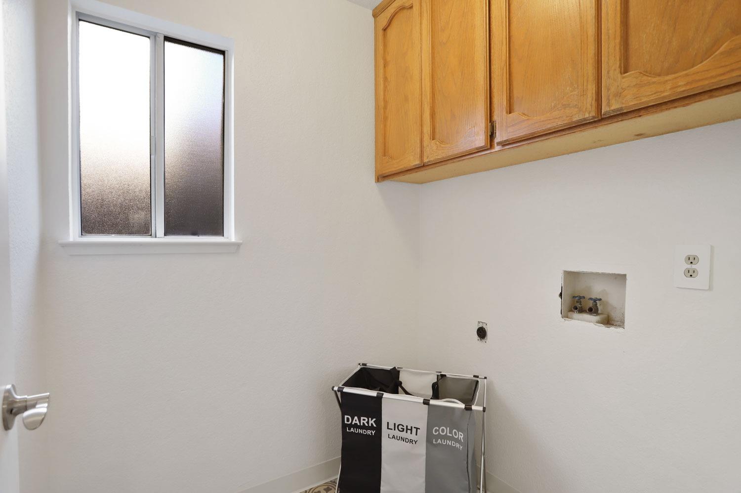 Detail Gallery Image 24 of 52 For 3231 Lakeshore Ct, Stockton,  CA 95219 - 4 Beds | 2/1 Baths