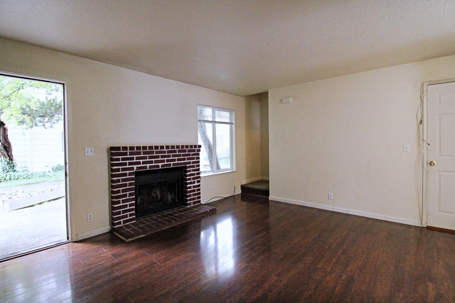 Detail Gallery Image 6 of 36 For 8208 Center Pkwy #17,  Sacramento,  CA 95823 - 2 Beds | 1/1 Baths