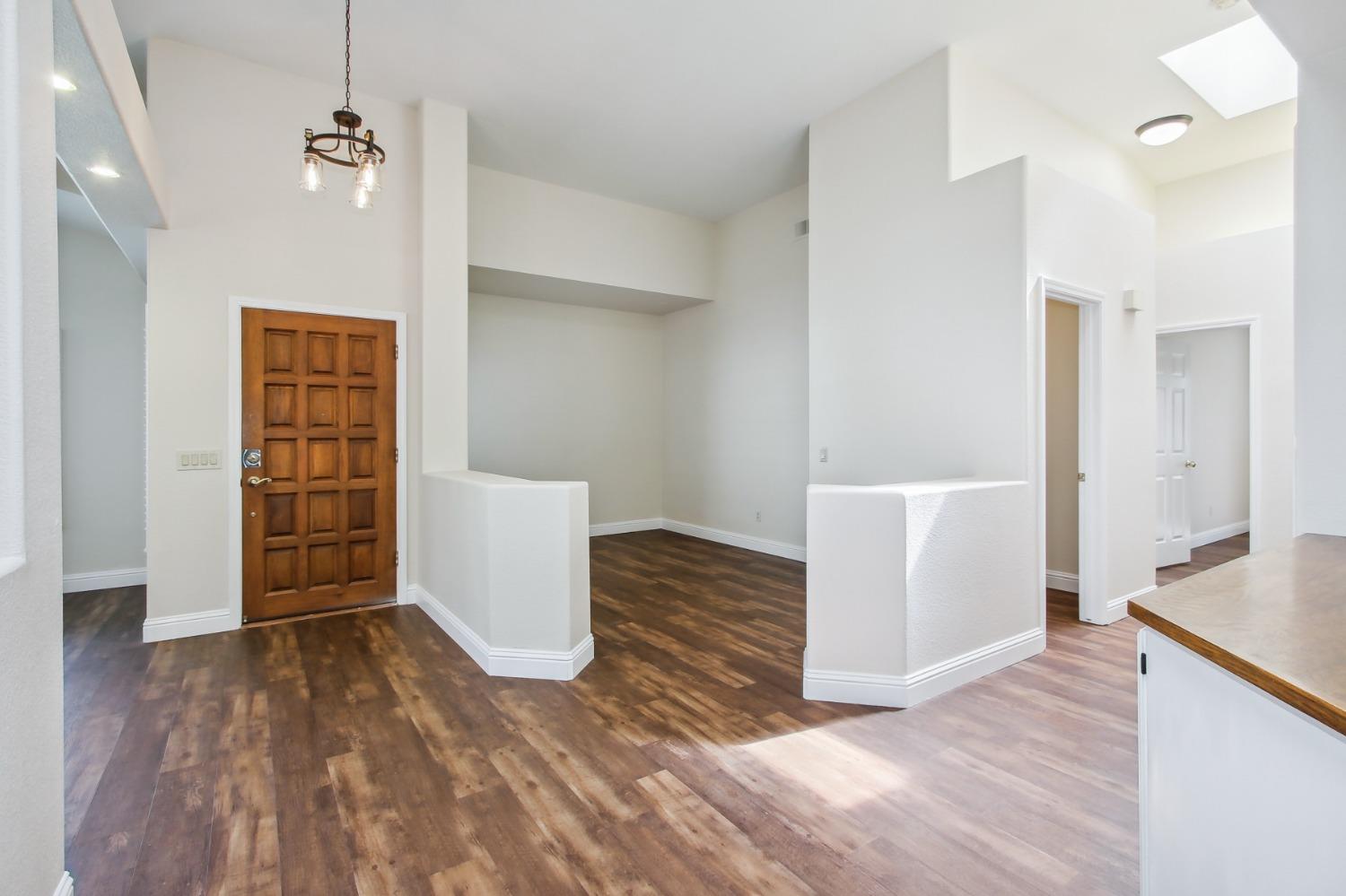 Detail Gallery Image 7 of 46 For 8727 Cooperston Way, Elk Grove,  CA 95624 - 4 Beds | 2/1 Baths