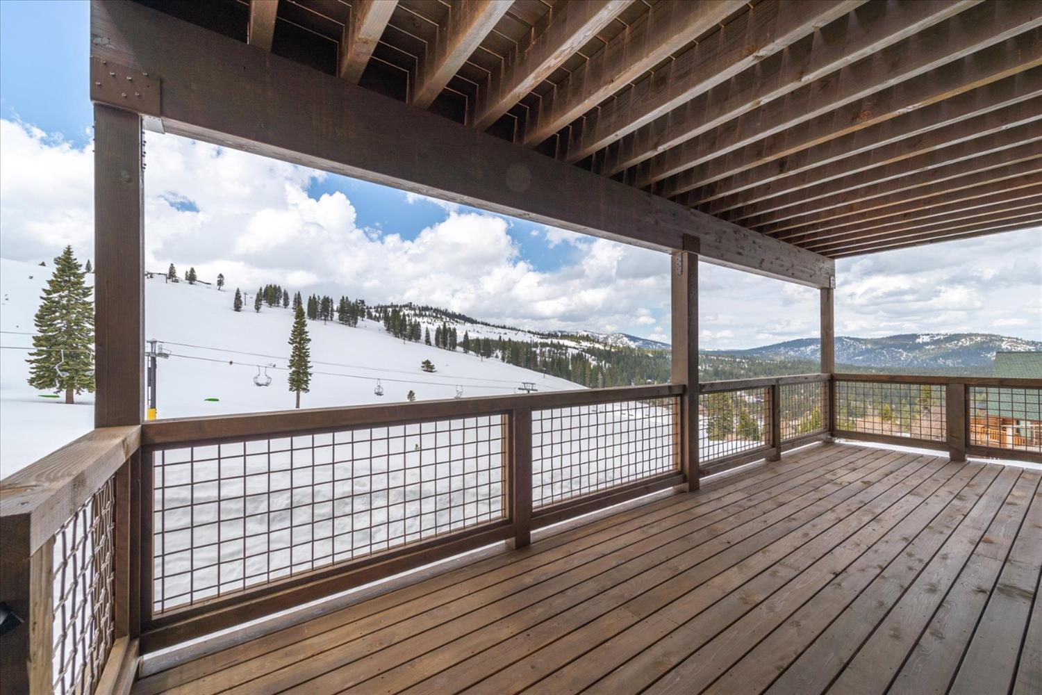 Detail Gallery Image 32 of 68 For 13701 Skislope Way, Truckee,  CA 96161 - 4 Beds | 4 Baths