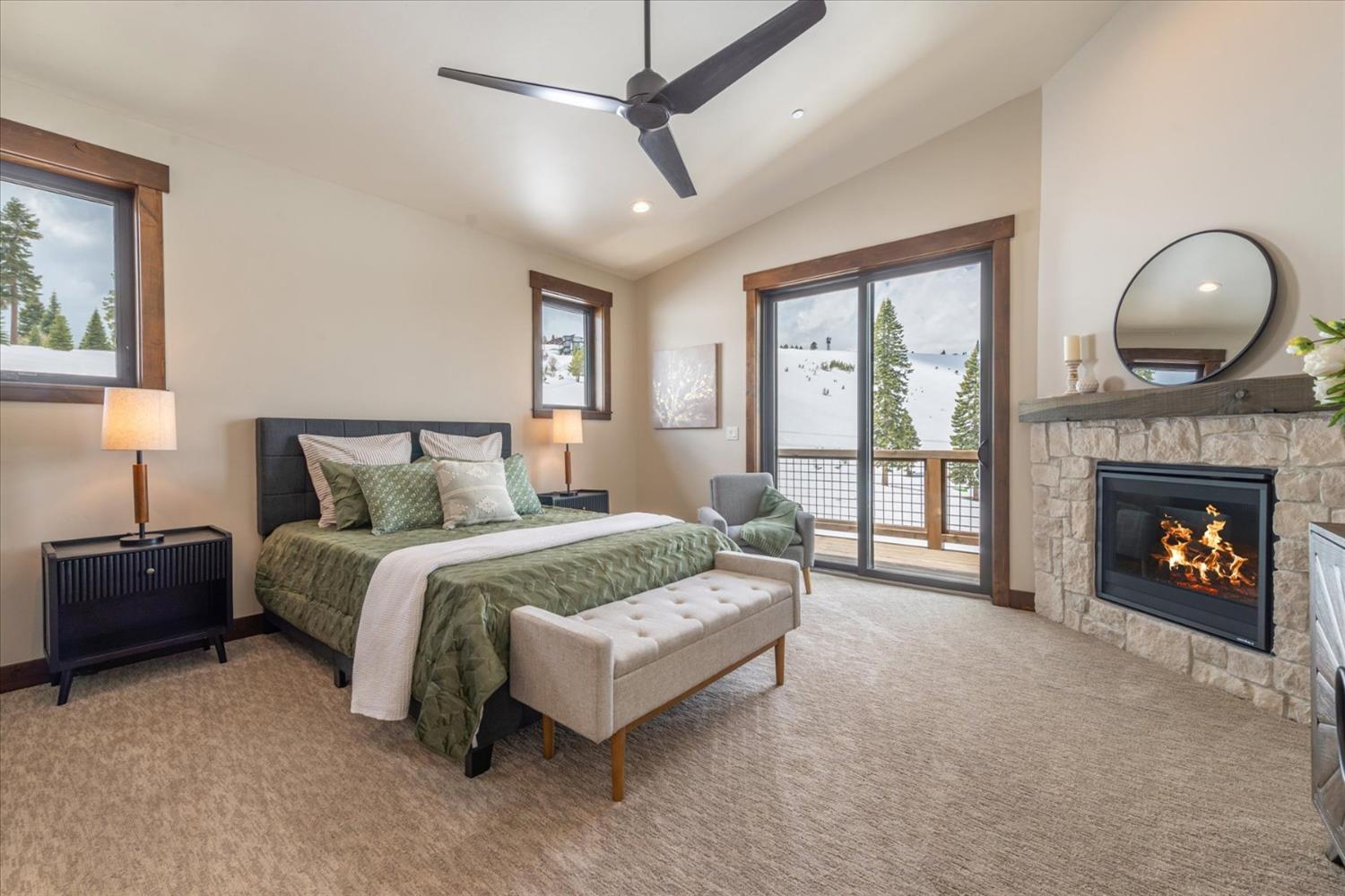 Detail Gallery Image 16 of 68 For 13701 Skislope Way, Truckee,  CA 96161 - 4 Beds | 4 Baths