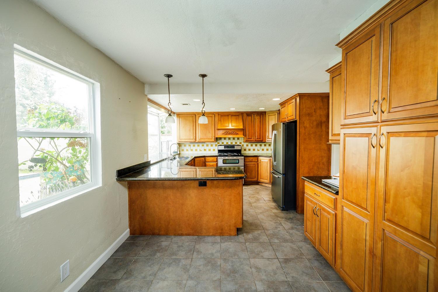 Detail Gallery Image 9 of 28 For 1498 Monterey Ct, Tracy,  CA 95376 - 3 Beds | 2/1 Baths