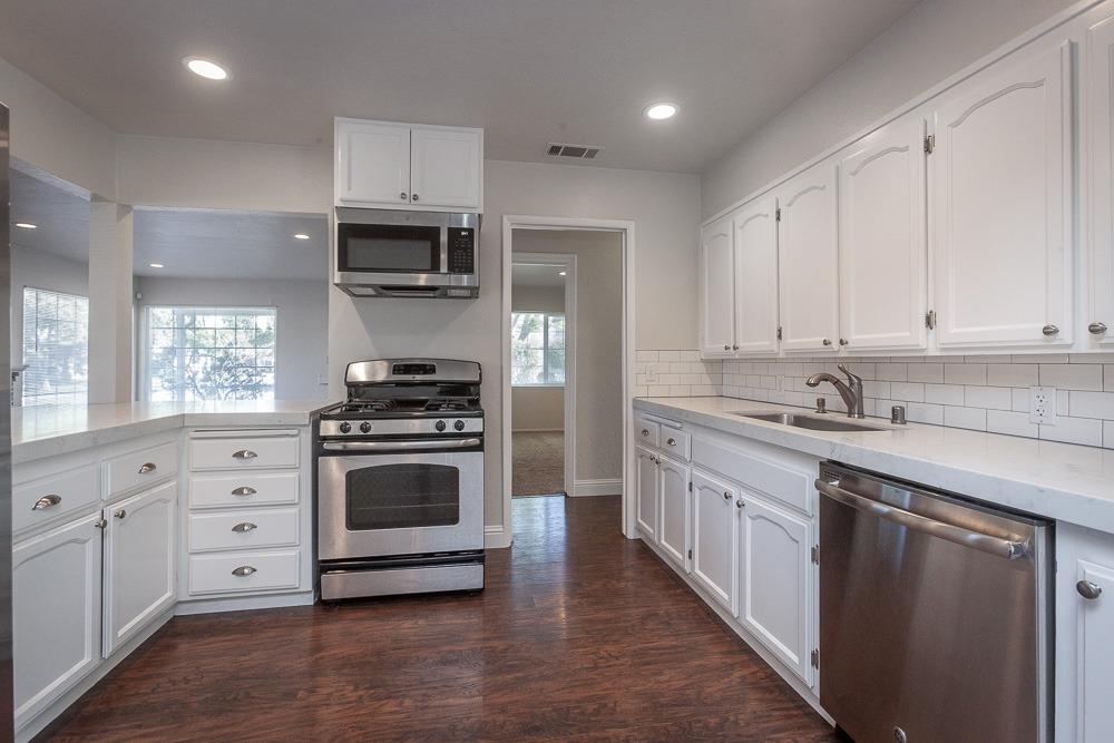 Detail Gallery Image 21 of 57 For 190 W Barrymore St, Stockton,  CA 95204 - 4 Beds | 2 Baths