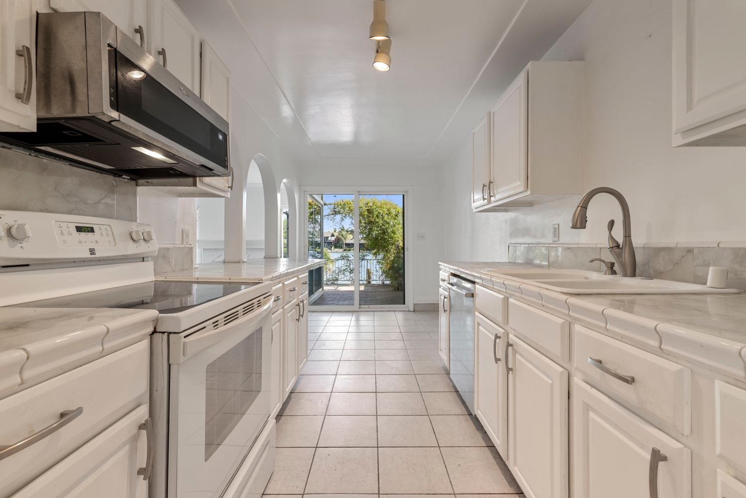 Detail Gallery Image 11 of 37 For 3784 W Benjamin Holt Dr #109,  Stockton,  CA 95219 - 2 Beds | 2/1 Baths