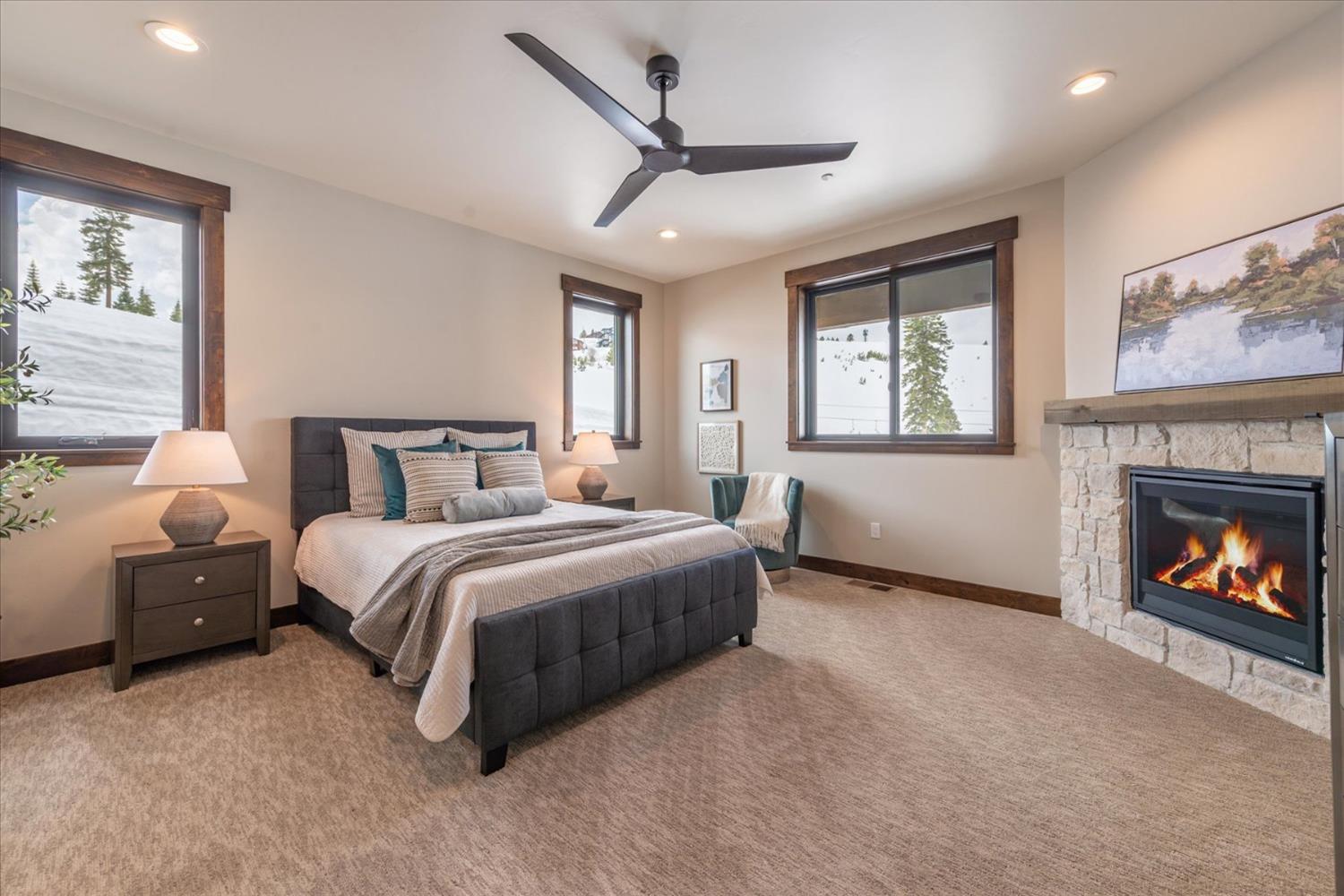 Detail Gallery Image 33 of 68 For 13701 Skislope Way, Truckee,  CA 96161 - 4 Beds | 4 Baths