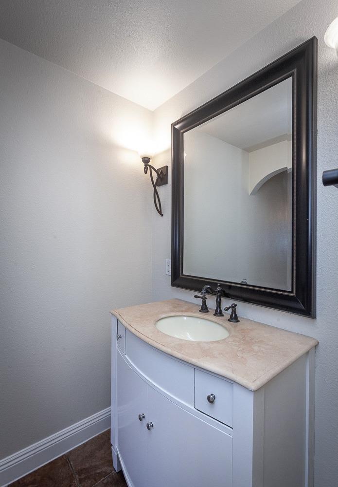 Detail Gallery Image 33 of 57 For 190 W Barrymore St, Stockton,  CA 95204 - 4 Beds | 2 Baths