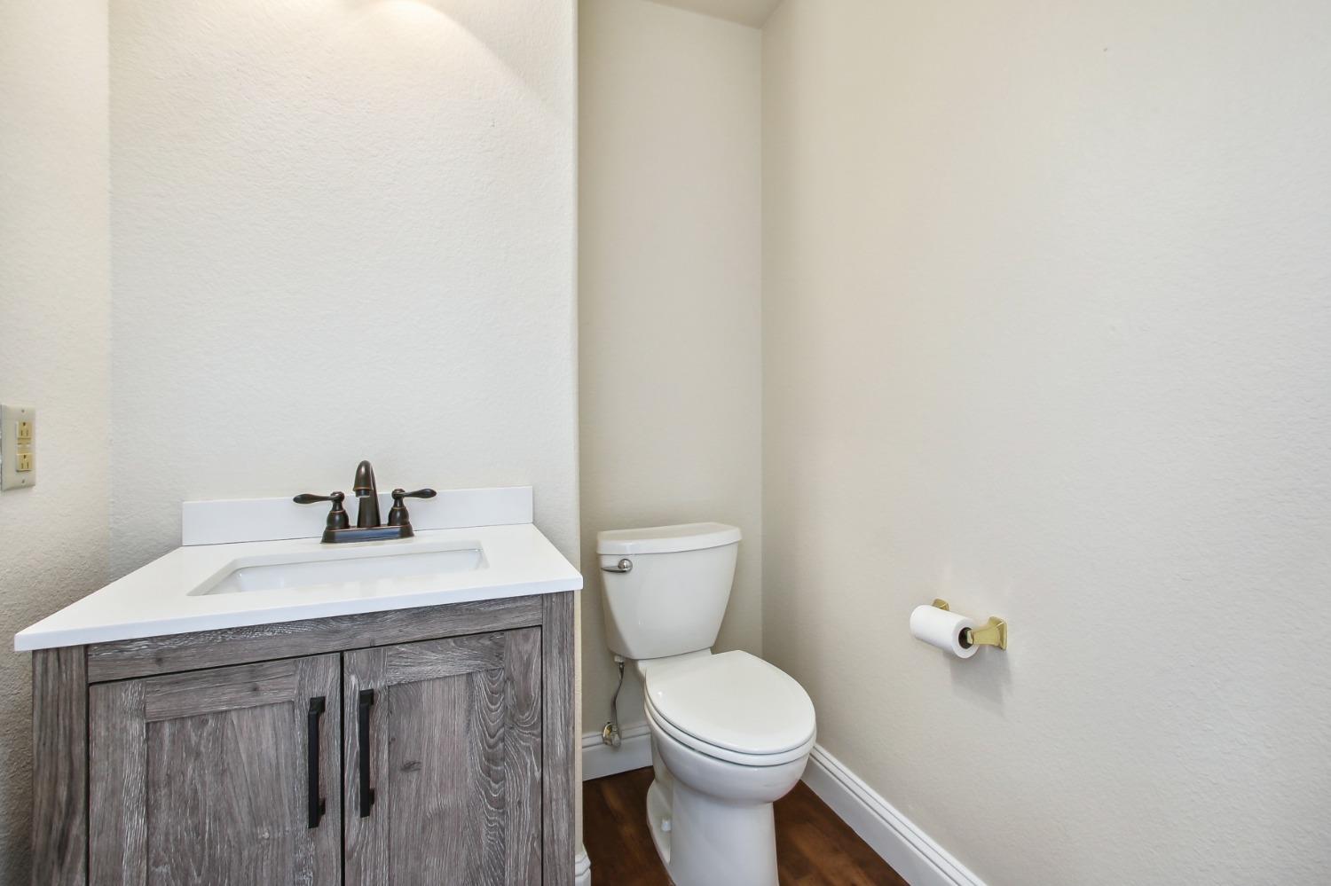 Detail Gallery Image 28 of 46 For 8727 Cooperston Way, Elk Grove,  CA 95624 - 4 Beds | 2/1 Baths