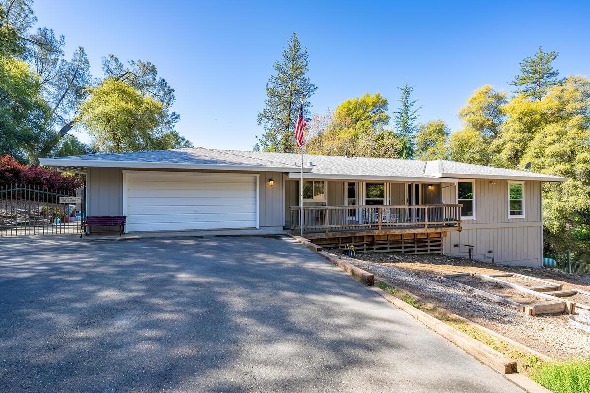 Photo of 890 Black Rice Ct in Placerville, CA
