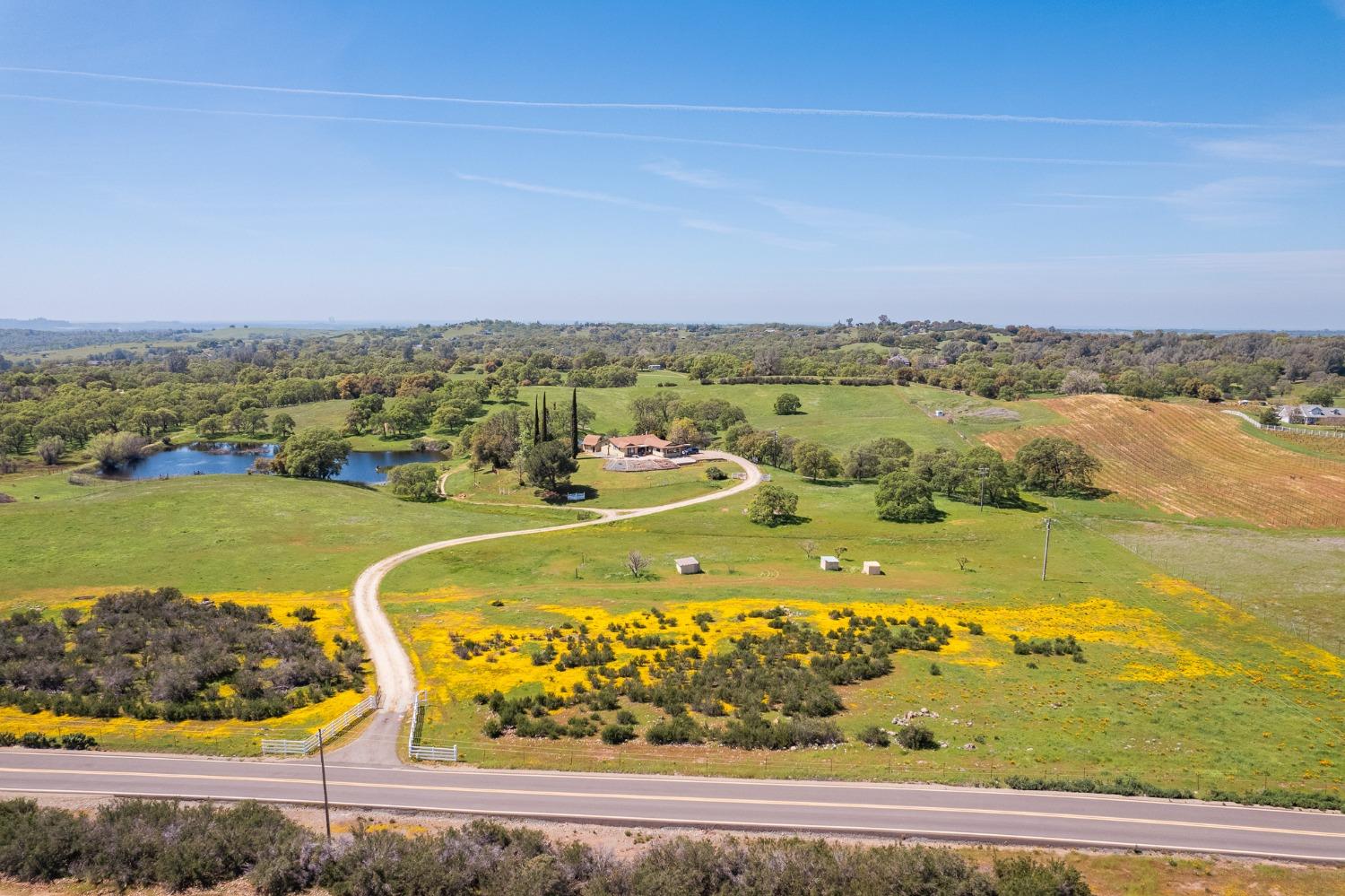 Photo of 15215 Willow Creek Rd in Plymouth, CA