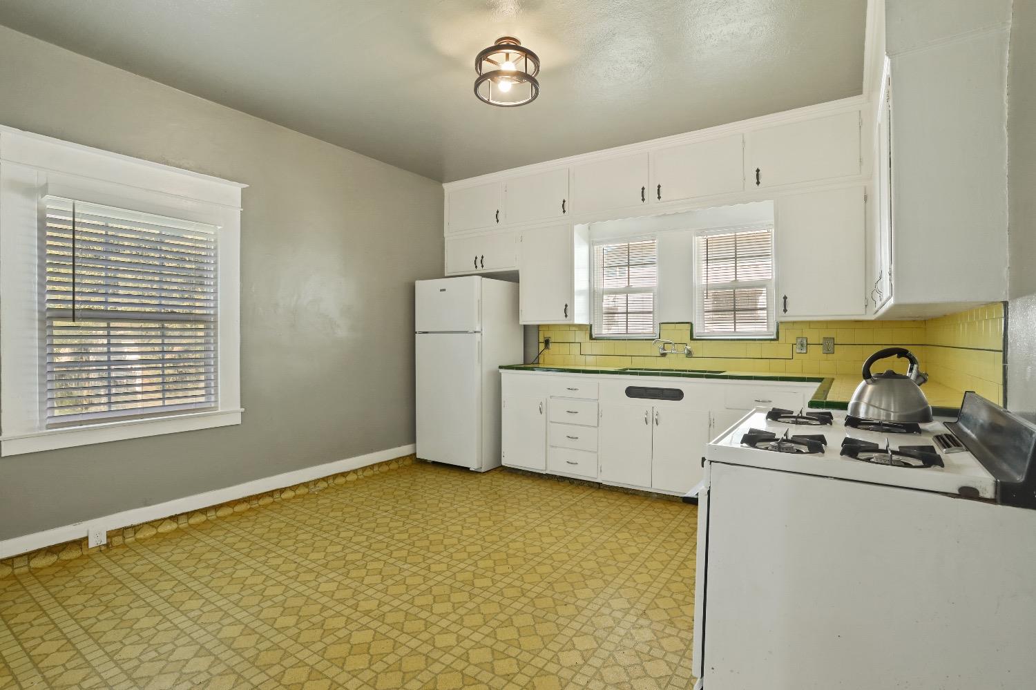 Detail Gallery Image 10 of 20 For 227 W Jefferson St, Stockton,  CA 95206 - 2 Beds | 2 Baths