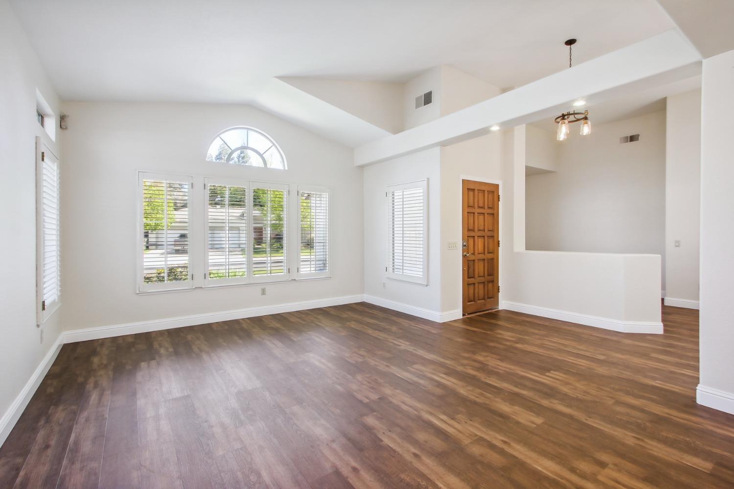 Detail Gallery Image 12 of 46 For 8727 Cooperston Way, Elk Grove,  CA 95624 - 4 Beds | 2/1 Baths