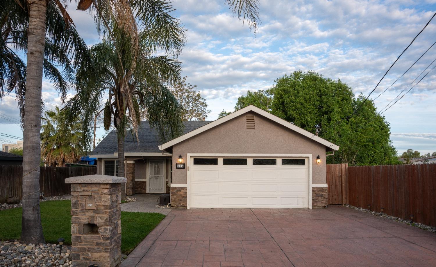 Photo of 306 B St in Woodland, CA
